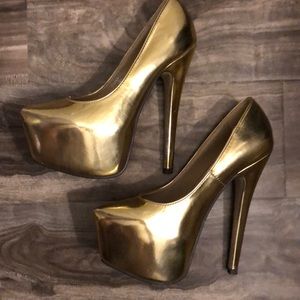 Metallic gold platform heels pumps